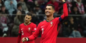 Ronaldo ghi bàn trong trận đấu 13/10 trong màu áo Bồ Đào Nha